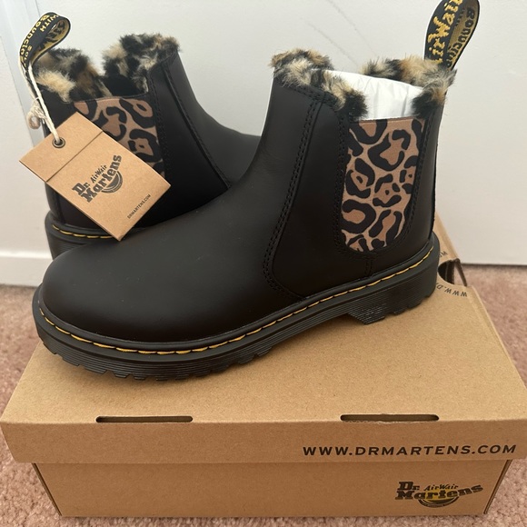 SOLD - Dr. Martens Kids Chelsea Boot (lined / leopard) - Picture 2 of 3